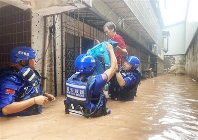 Trung Quốc: Sơ tán gần 10.000 người do mưa bão tại Trùng Khánh