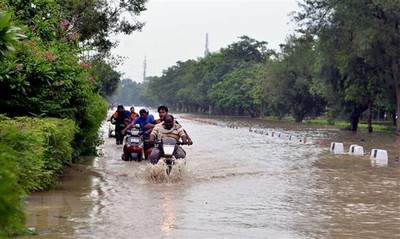 Ấn Độ: Nước sông dâng cao do lũ làm ngưng trệ hoạt động tại thủ đô