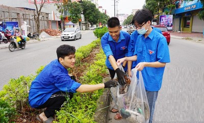 Thành đoàn Thái Nguyên tổ chức ra quân "Ngày Chủ nhật xanh tình nguyện vì môi trường"
