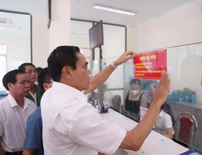 Chủ tịch UBND tỉnh Hà Tĩnh Võ Trọng Hải công khai số điện thoại cá nhân làm đường dây nóng