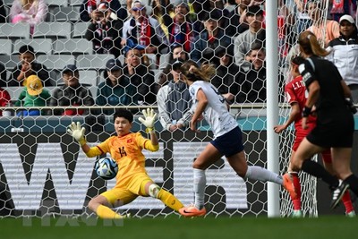 FIFA khen ngợi Thủ môn Kim Thanh sau pha cản phá penalty
