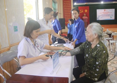 Bệnh viện Kiến An khám bệnh, cấp phát thuốc miễn phí cho người có hoàn cảnh khó khăn