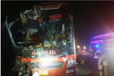 Bình Phước: Va chạm giữa 2 xe khách giường nằm khiến 3 người thương vong