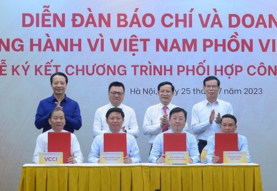 Diễn đàn Báo chí và Doanh nghiệp đồng hành vì Việt Nam phồn vinh, hạnh phúc