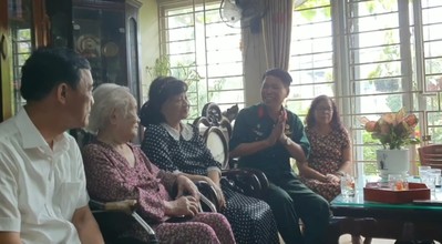 Hội đồng lâm thời họ Đặng Hà Nội đến thăm gia đình anh hùng liệt sĩ Đặng Thùy Trâm
