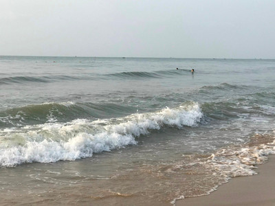 Bình Thuận: Sóng đánh chìm xuồng 4 người rơi xuống biển, 1 người mất tích