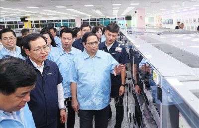 Thủ tướng thăm và làm việc tại Công ty Samsung Việt Nam