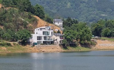 Đông Xuân - Quốc Oai: Ngang nhiên mua bán đất lấn chiếm xây nhà trái phép trên hồ Lập Thành