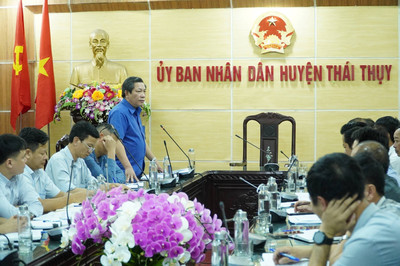 Thái Bình: Bàn giao công trình điện dịch chuyển phục vụ giải phóng mặt bằng KCN Liên Hà Thái.