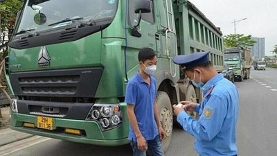 Nghệ An: Thu hồi phù hiệu 266 xe vận tải do vi phạm tốc độ