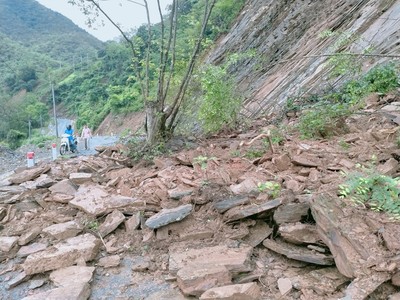 Nghệ An: Mưa lớn kéo dài gây sạt lở tại nhiều xã biên giới huyện Kỳ Sơn