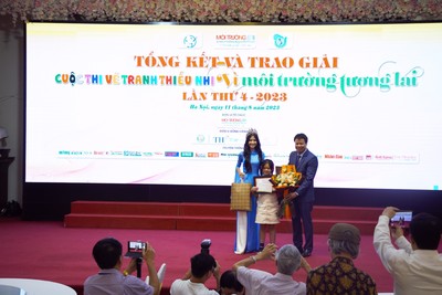 Hoa hậu Nguyễn Thanh Hà đồng hành cùng cuộc thi vẽ tranh vì môi trường tương lai