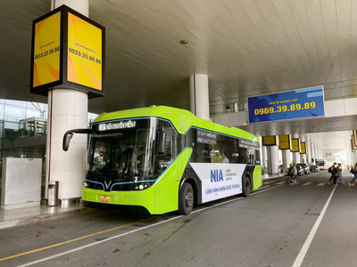 Mở tuyến buýt điện đầu tiên kết nối với sân bay Nội Bài