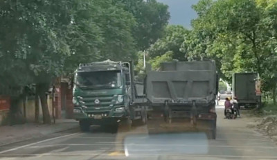 Hưng Yên: Cần kiểm tra đoàn xe tải chở cát gây ô nhiễm, mất ATGT ở huyện Văn Lâm