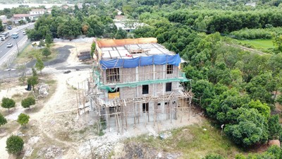 Bất chấp lệnh dừng, công trình xây dựng trái phép tại Thừa Thiên Huế vẫn xây tiếp