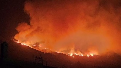 Tây Ban Nha: Sơ tán khẩn cấp nhiều làng mạc do cháy rừng lan rộng