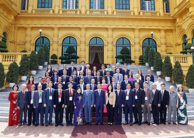 Chủ tịch nước Võ Văn Thưởng gặp mặt các đại biểu dự Hội nghị Quốc tế Răng Hàm Mặt 2023