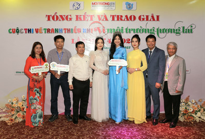 Hoa Hậu Thanh Hà dự buổi gặp mặt kỷ niệm 25 năm thành lập Tạp chí Môi trường và Đô thị Việt Nam