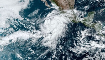 Mỹ: Áp thấp nhiệt đới Hilary mạnh lên thành bão, chuẩn bị đổ bộ vào California