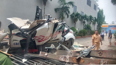 Bắc Giang: Tài xế xe container tử vong trong buồng lái