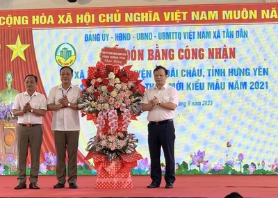 Hưng Yên: Xã Tân Dân, huyện Khoái Châu đón Bằng công nhận Đạt chuẩn nông thôn mới