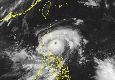 Siêu bão Saola gây ra lũ lụt ở Philippines