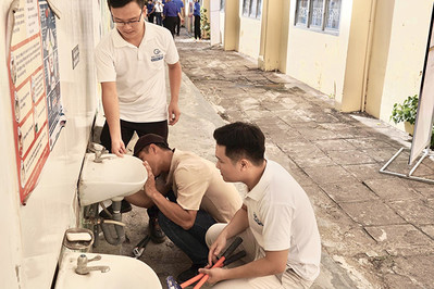 Bình Định: Ra quân “Làm sạch nhà vệ sinh cho em”