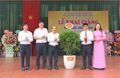 Hà Tĩnh: Mỗi trường học ở huyện Thạch Hà đều được tặng 1 cây xanh