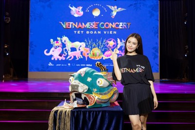 Hoàng Thùy Linh gửi một mùa trăng Rằm tròn đầy vào Vietnamese Concert