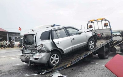 Hà Tĩnh: Tai nạn liên hoàn khiến 3 xe ô tô hư hỏng nặng
