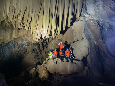 Khám phá vẻ đẹp mê hồn của hang Sơn Nữ vừa phát hiện ở Quảng Bình