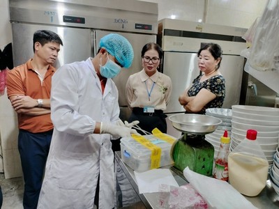Quảng Nam: Hàng chục người bị ngộ độc sau khi ăn bánh mỳ Phượng
