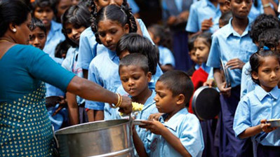 Ấn Độ: 50 học sinh nhập viện sau bữa ăn trưa tại trường