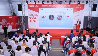 Giải chạy Hà Nội Marathon Techcombak 2023: "Bước chạy vì một Việt Nam vượt trội"