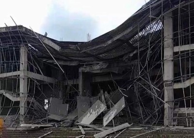 Quảng Bình: Sập giàn giáo Trung tâm Văn hóa huyện khi đang đổ bê tông