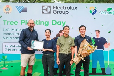 Electrolux Việt Nam tài trợ 400 cây xanh tại Công viên Khoa học - Đại học Quốc gia TP. Hồ Chí Minh