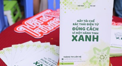 TP.HCM: Các bạn trẻ hào hứng tham gia “Đổi rác thải điện tử lấy quà tặng xanh”