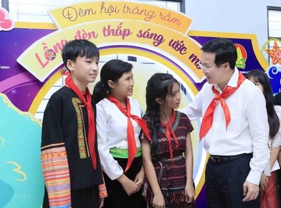 Chủ tịch nước Võ Văn Thưởng dự đêm Trung thu với thiếu nhi tỉnh Bình Phước