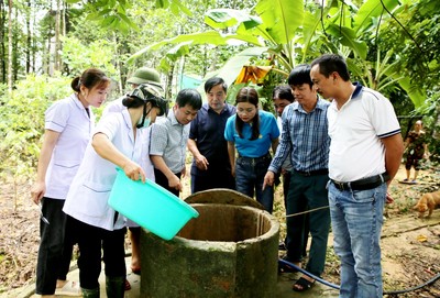 Hà Tĩnh: Giám sát, chỉ đạo xử lý môi trường, phòng chống dịch bệnh sau lũ tại Hương Khê