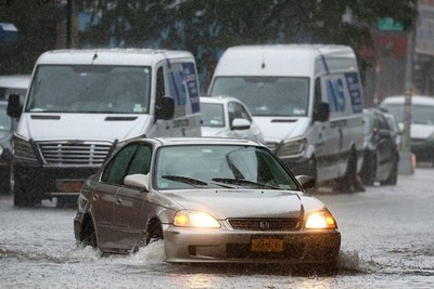 Mỹ: Thành phố New York ban bố tình trạng khẩn cấp do mưa lũ