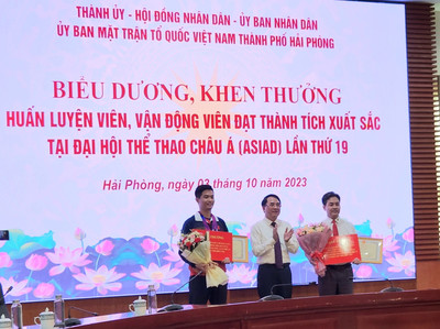 Hải Phòng: Thưởng hơn 300 triệu đồng tới thầy trò xạ thủ Phạm Quang Huy