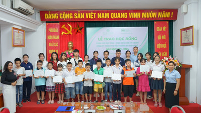 Hà Nội: Trao 40 suất học bổng cho con em công nhân vệ sinh môi trường