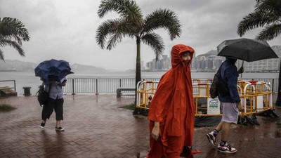 Hong Kong tiếp tục nâng cảnh báo bão Koinu