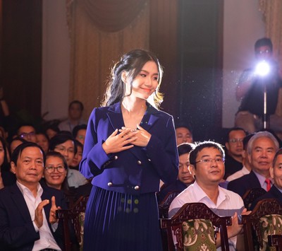 Hoa hậu Môi trường Thanh Hà chúc mừng các doanh nhân truyền cảm hứng