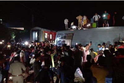 Ấn Độ: Tàu hoả trật đường ray, 84 người thương vong