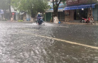 Đà Nẵng: Học sinh nghỉ học vì mưa lớn
