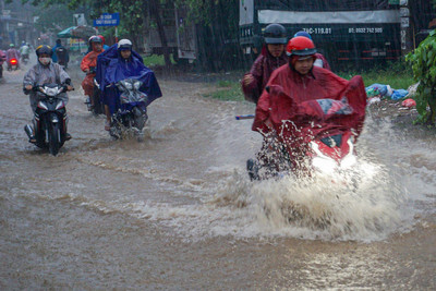 Mưa lớn gây ngập nhiều tuyến đường, Đà Nẵng cho học sinh nghỉ học