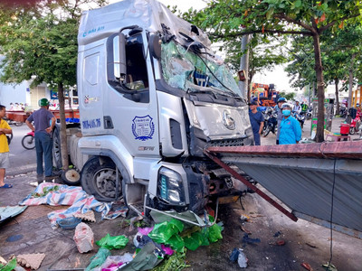 Bà Rịa-Vũng Tàu: Xe container tông nhà dân đổ sập lúc rạng sáng