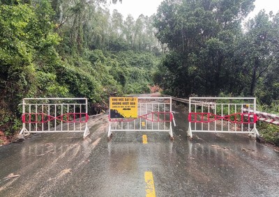 Đà Nẵng cấm lưu thông các đường lên bán đảo Sơn Trà do sạt lở
