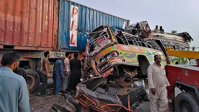 Ấn Độ: Xe buýt đâm vào xe container, ít nhất 12 người thiệt mạng